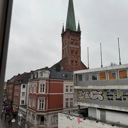 Between Iv * Lübeck