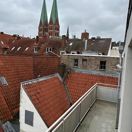 Apartment Between Iv Lübeck