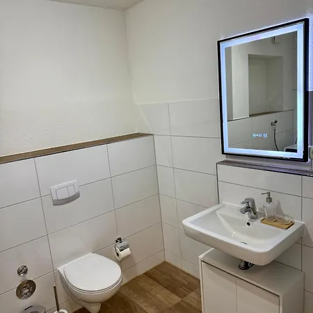 Between شقة لوبيك