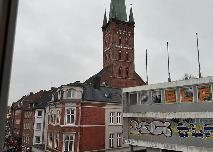 Between Iv * Lübeck